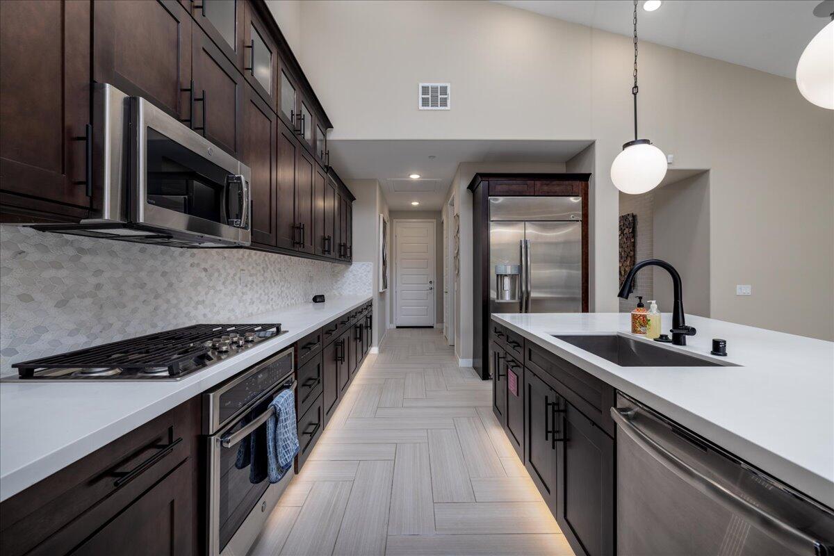 1514 Overpark Lane Beaumont, CA 92223 - Photo 12 of 76 16-Kitchen