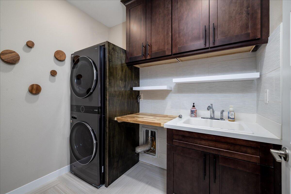 1514 Overpark Lane Beaumont, CA 92223 - Photo 18 of 76 20-Laundry