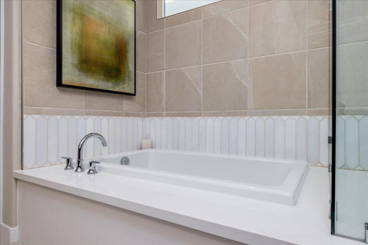 1514 Overpark Lane Beaumont, CA 92223 - Photo 21 of 76 27-Primary Bathroom