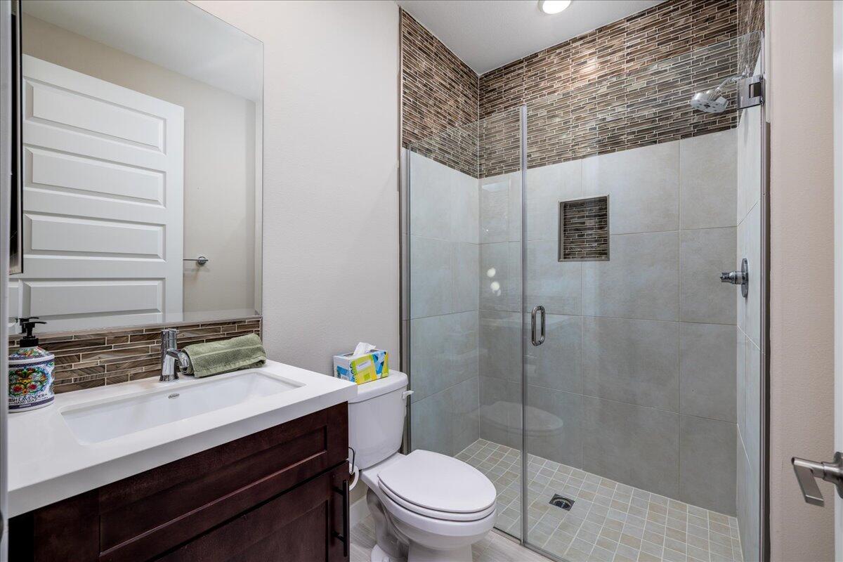 1514 Overpark Lane Beaumont, CA 92223 - Photo 27 of 76 33-Bathroom