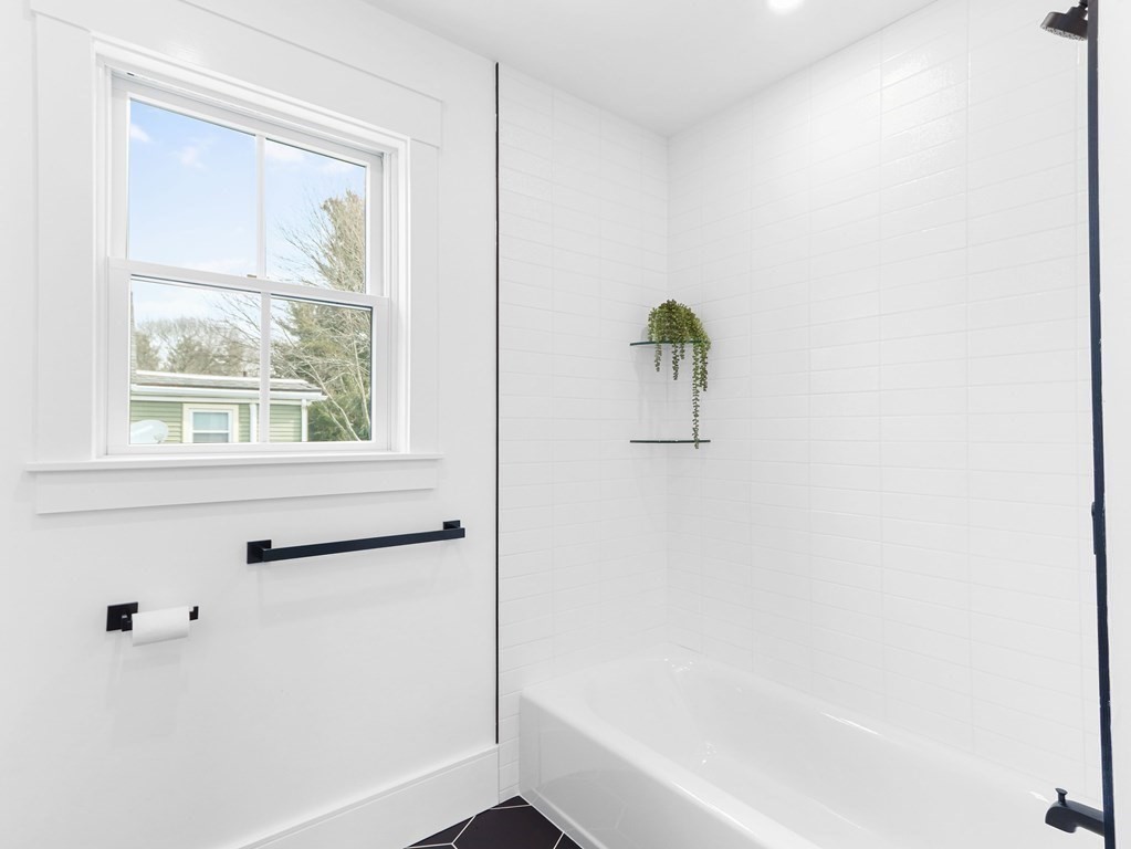 138 Lexington Street Newton, MA 02466 - Photo 18 of 27 a bathroom with a bathtub