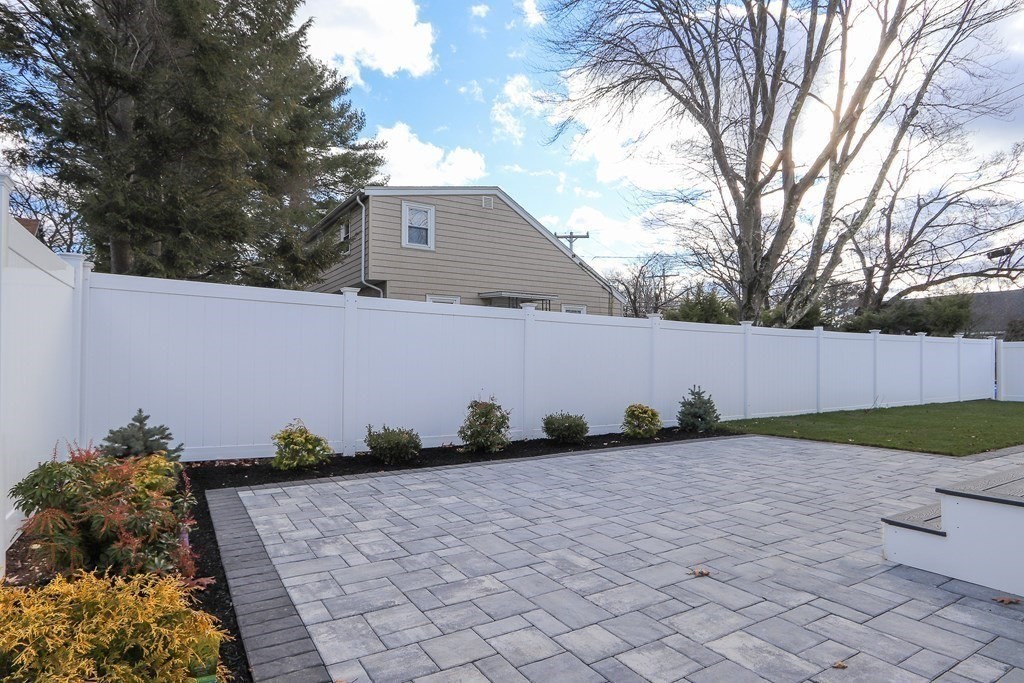 138 Lexington Street Newton, MA 02466 - Photo 26 of 27 a backyard of a house