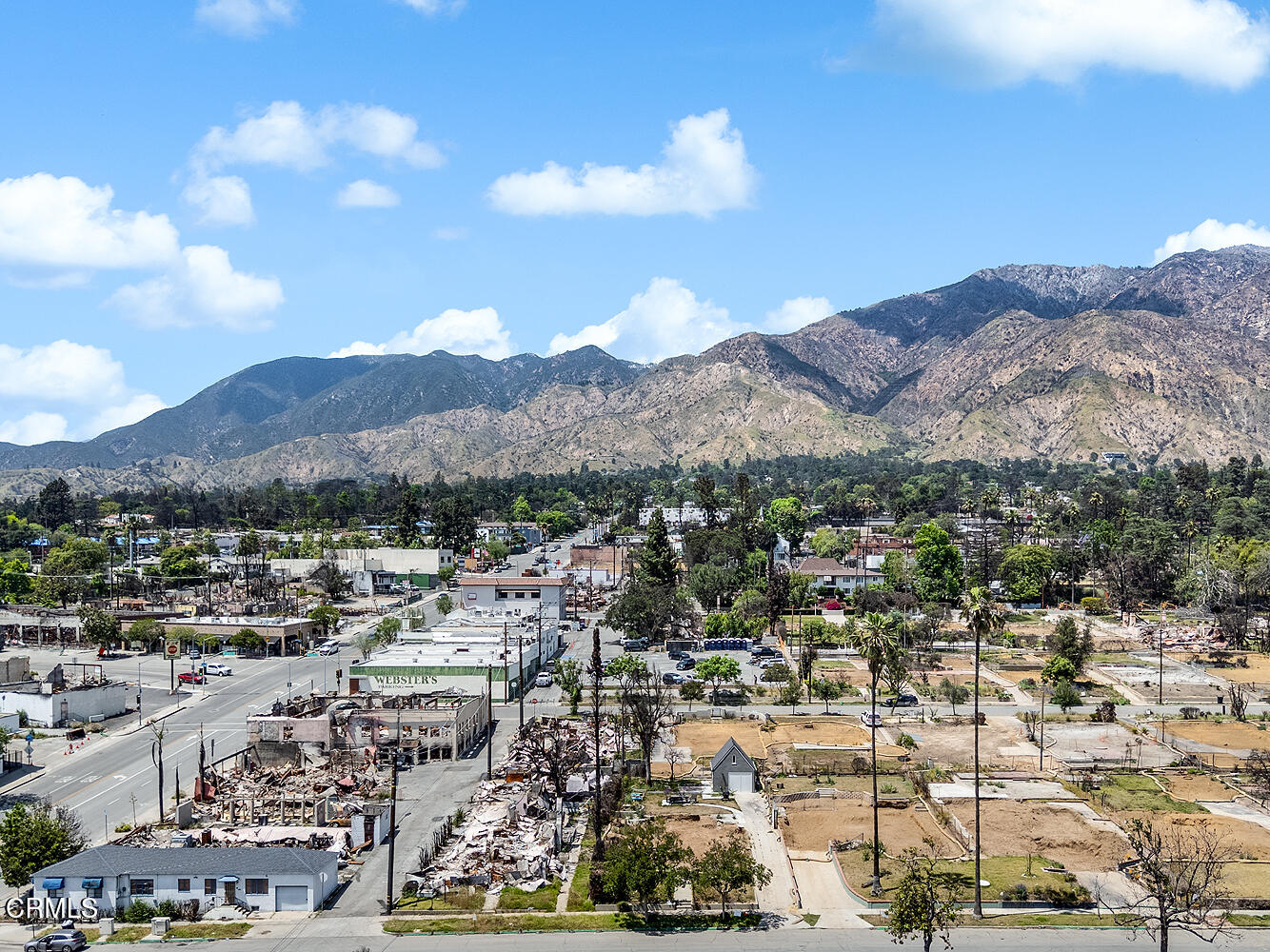 925 Beverly Way Altadena, CA 91001 - Photo 4 of 20 a view of a city