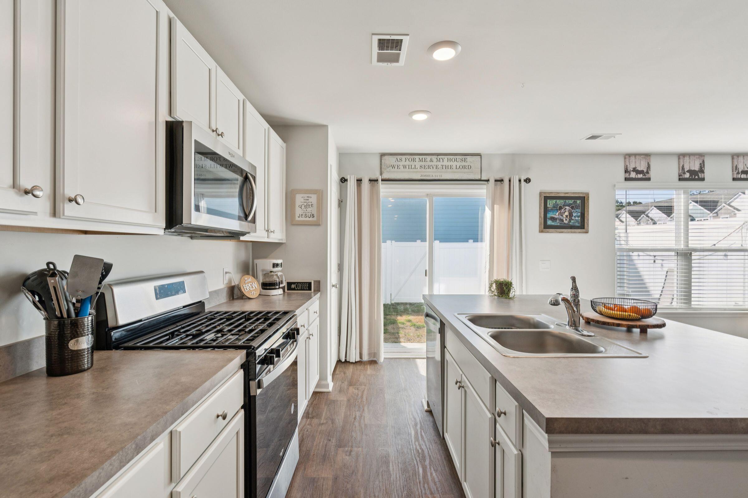 134 Orchid Bloom Circle Moncks Corner, SC 29461 - Photo 16 of 42 134OrchidBloom-KeenEyeMarketing-022