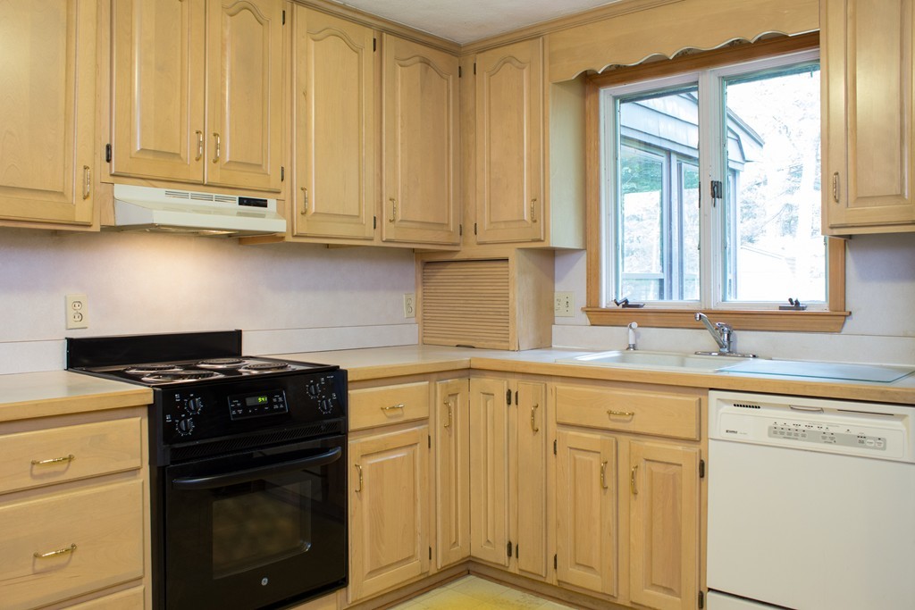 13 Emerson Road Medfield, MA 02052 - Photo 11 of 19 Gallery Image 11
