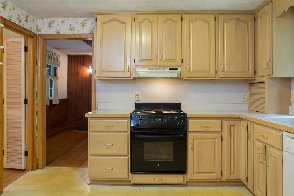 13 Emerson Road Medfield, MA 02052 - Photo 12 of 19 Gallery Image 12