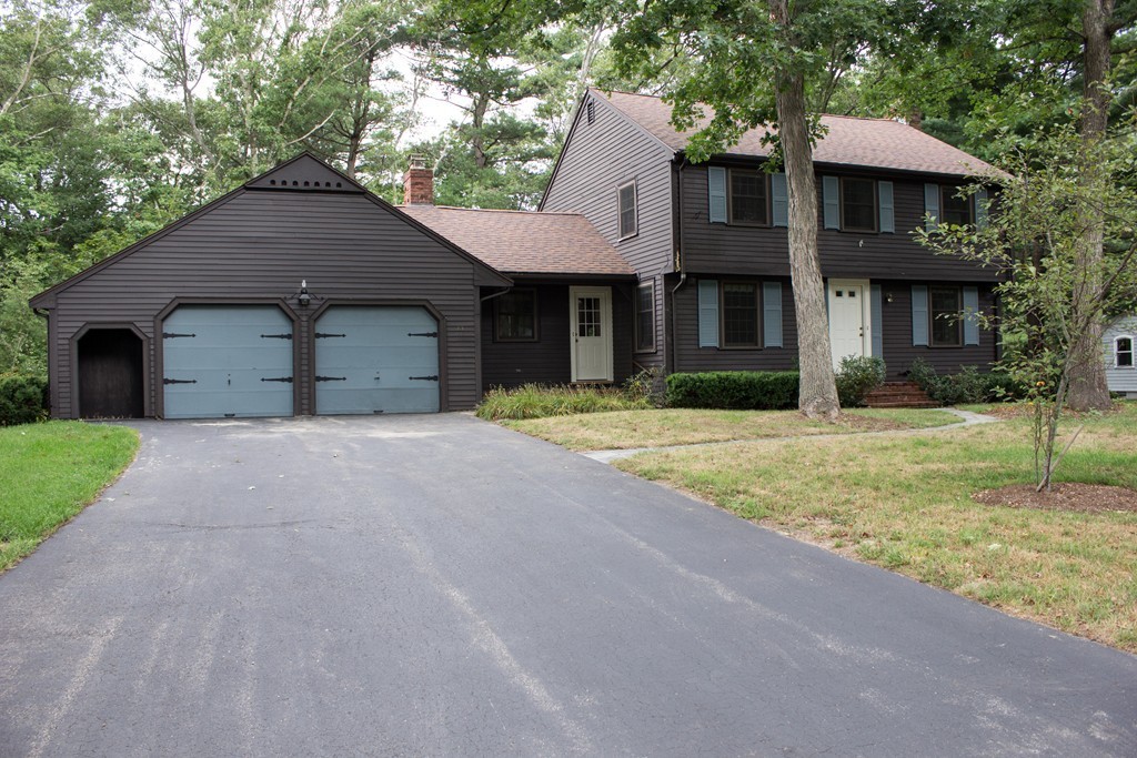 13 Emerson Road Medfield, MA 02052 - Photo 3 of 19 Gallery Image 3