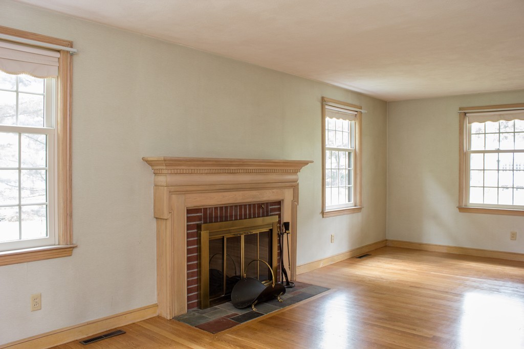 13 Emerson Road Medfield, MA 02052 - Photo 5 of 19 Gallery Image 5