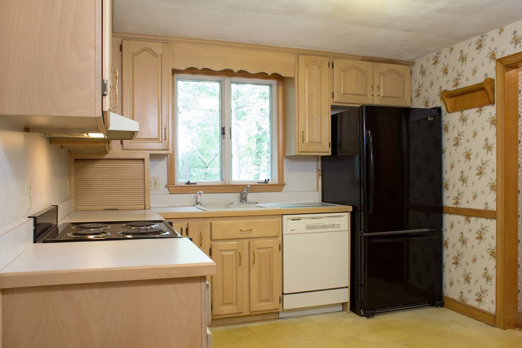 13 Emerson Road Medfield, MA 02052 - Photo 10 of 19 Gallery Image 10