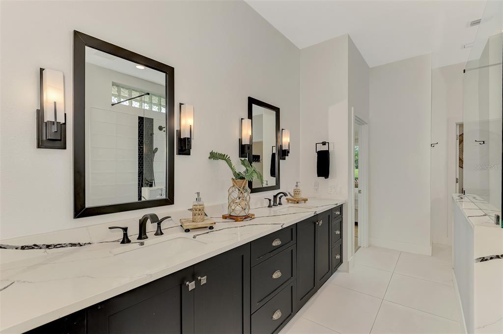 561 Fallbrook Drive Venice, FL 34292 - Photo 33 of 81 a bathroom with a double vanity sink mirror and