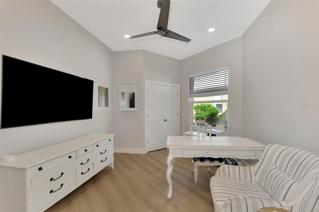 561 Fallbrook Drive Venice, FL 34292 - Photo 38 of 81 a living room with furniture and a flat screen tv