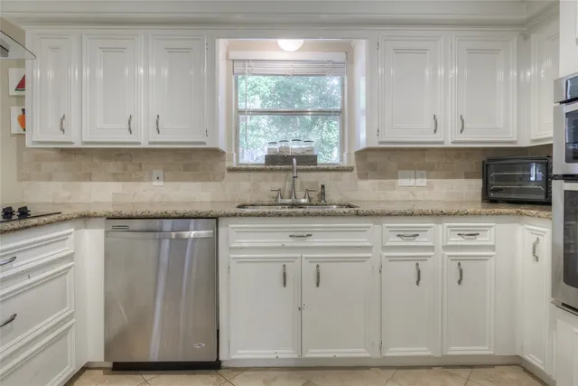 $3,200 | 22 Rosedale Brook Court, The Woodlands, TX 77381