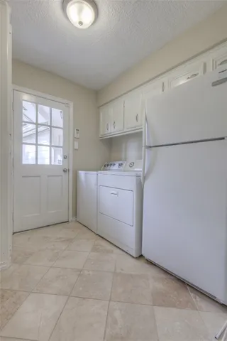 $3,200 | 22 Rosedale Brook Court, The Woodlands, TX 77381