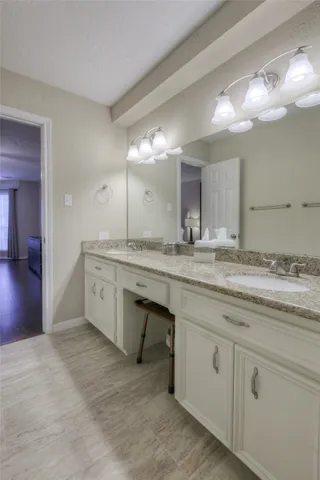 $3,200 | 22 Rosedale Brook Court, The Woodlands, TX 77381