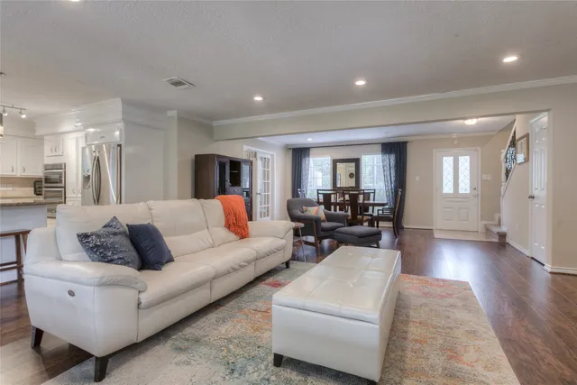 $3,200 | 22 Rosedale Brook Court, The Woodlands, TX 77381