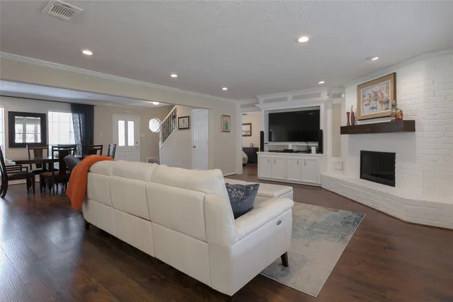 $3,200 | 22 Rosedale Brook Court, The Woodlands, TX 77381