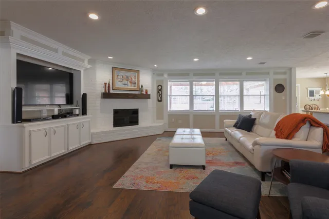 $3,200 | 22 Rosedale Brook Court, The Woodlands, TX 77381