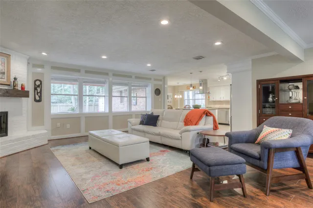 $3,200 | 22 Rosedale Brook Court, The Woodlands, TX 77381