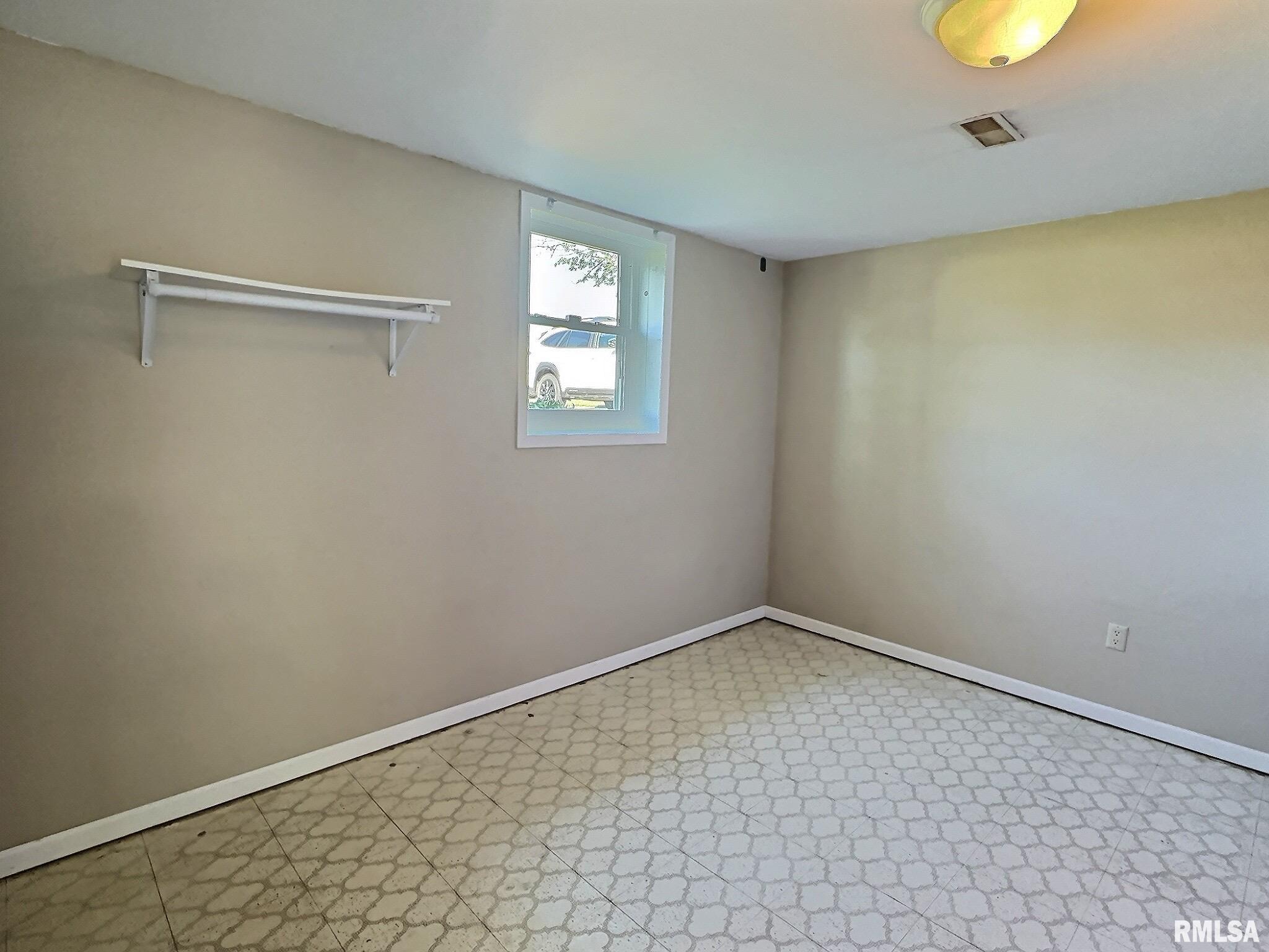 5115 West Woodfern Road Peoria, IL 61607 - Photo 15 of 21