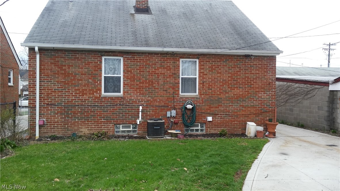 3426 Ralph Avenue Cleveland, OH 44109 - Photo 5 of 35 Gallery Image 5