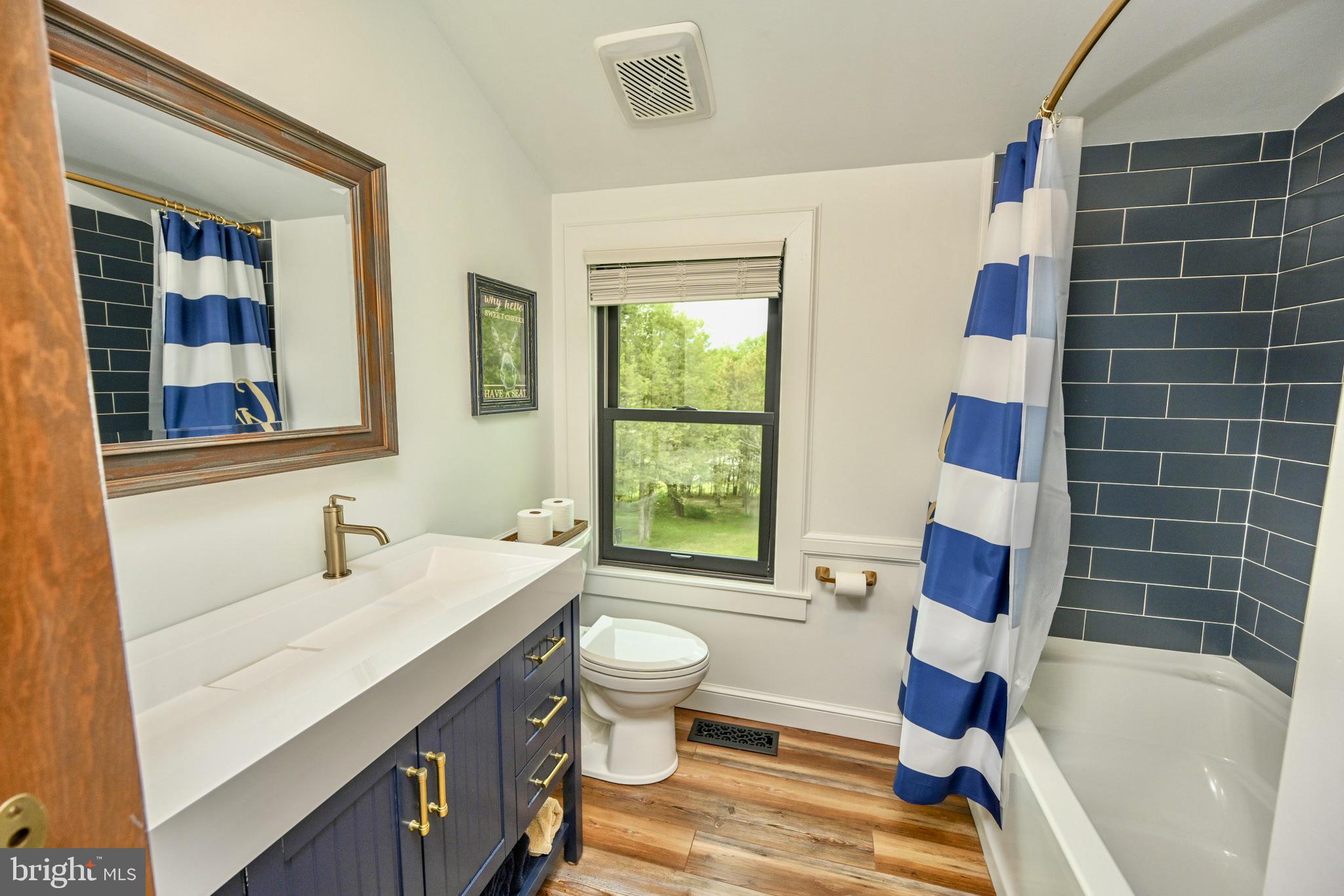 1087 Pergin Farm Road Oakland, MD 21550 - Photo 69 of 149 Charming bathroom of of the bedrooms.