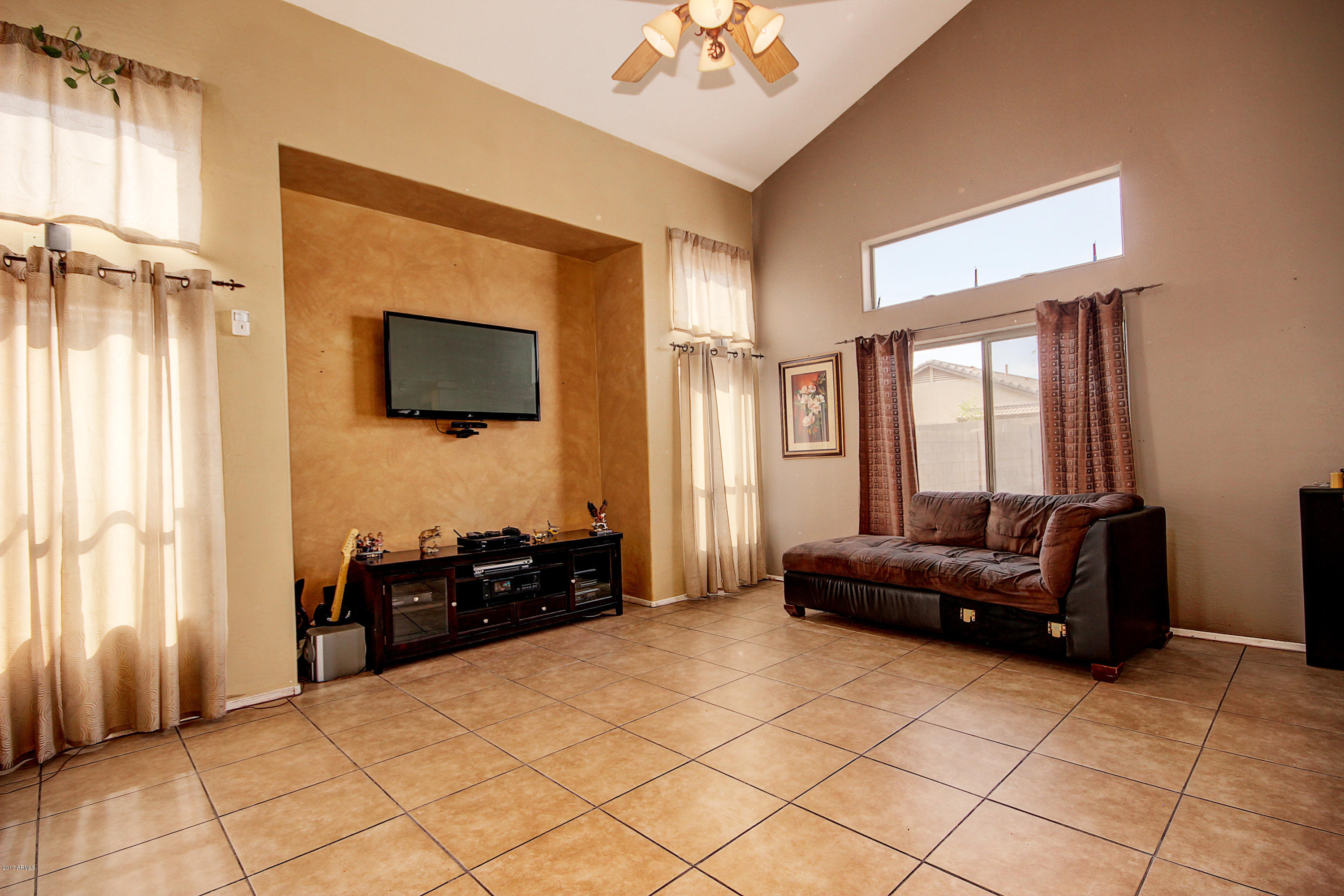 5146 West Pecan Road Laveen, AZ 85339 - Photo 3 of 29 Large Great Room