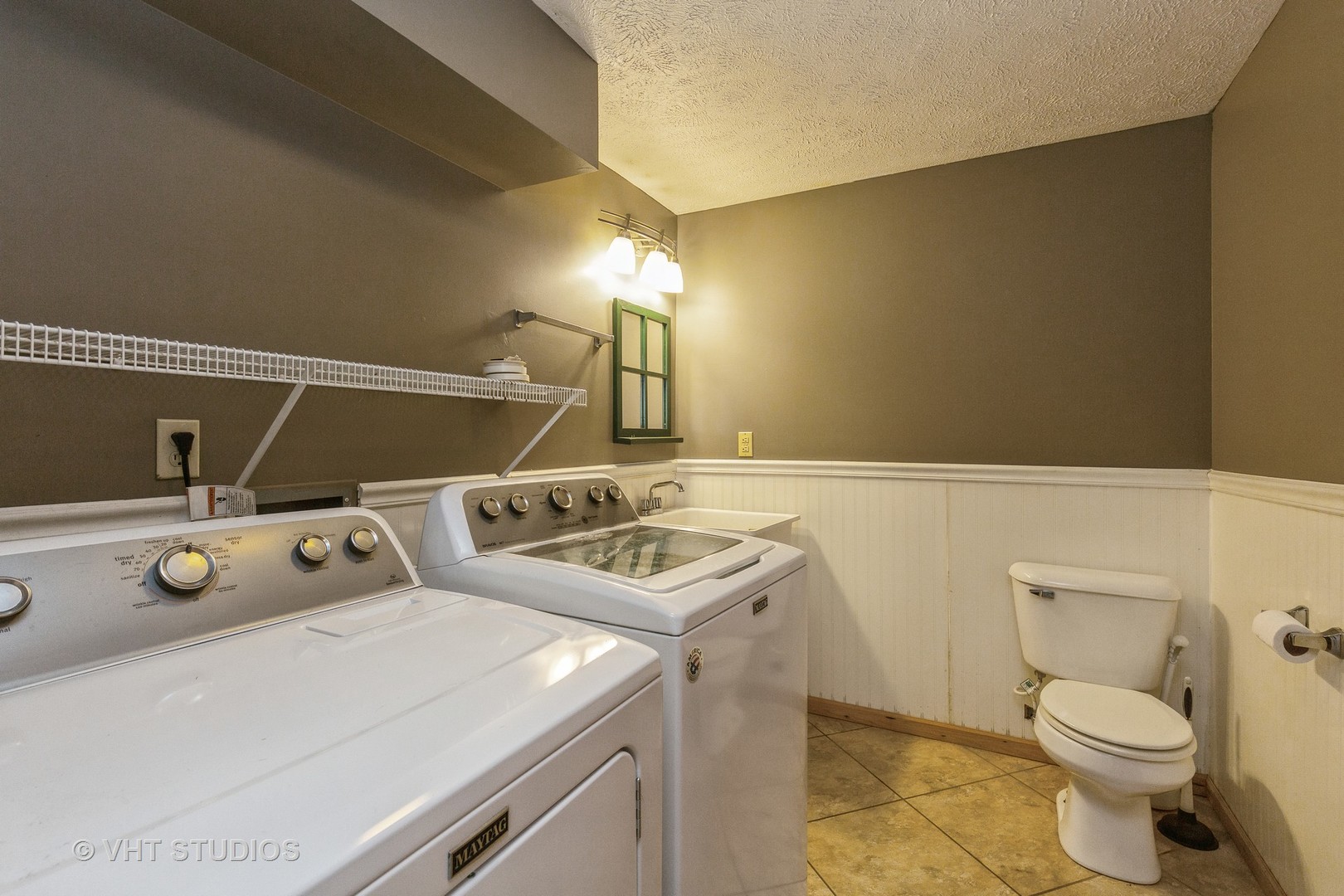 492 South Peace Road Sycamore, IL 60178 - Photo 9 of 10 a utility room with dryer and washer