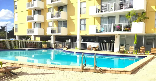 $248,500 | 2020 Northeast 135th Street, Unit 506, North Miami, FL 33181
