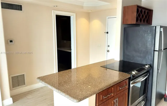 $248,500 | 2020 Northeast 135th Street, Unit 506, North Miami, FL 33181