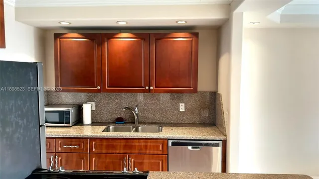 $248,500 | 2020 Northeast 135th Street, Unit 506, North Miami, FL 33181