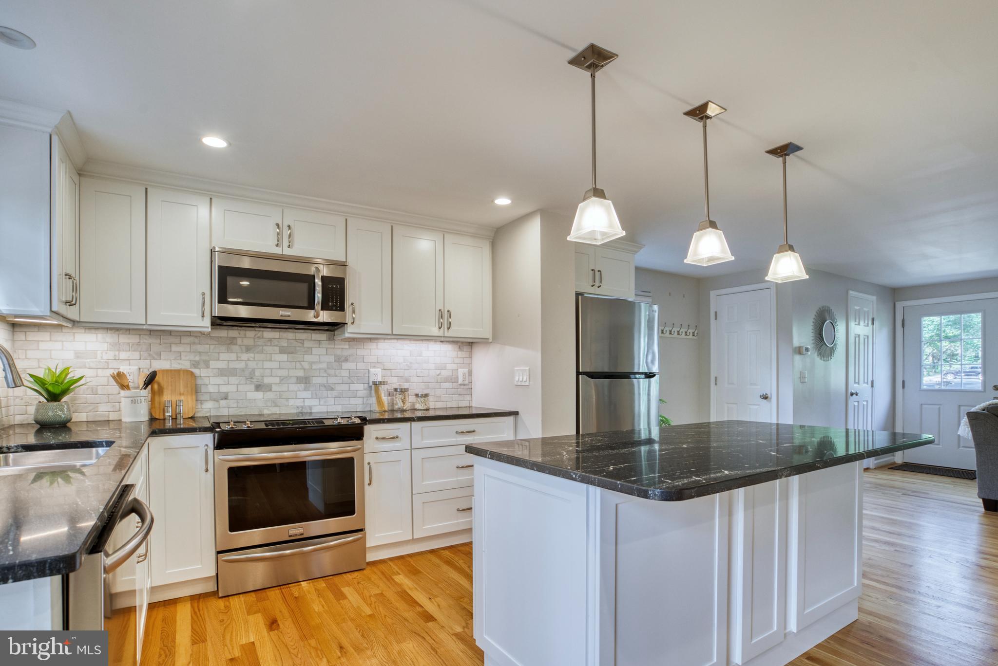 11780 Bayfield Court Reston, VA 20194 - Photo 7 of 57 Gallery Image 7
