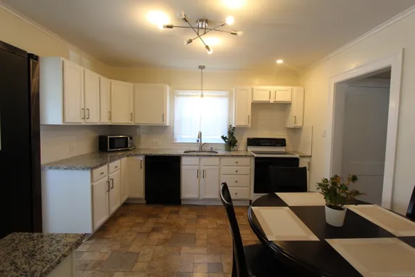 $2,950 | 21 Dale Road, Wethersfield, CT 06109