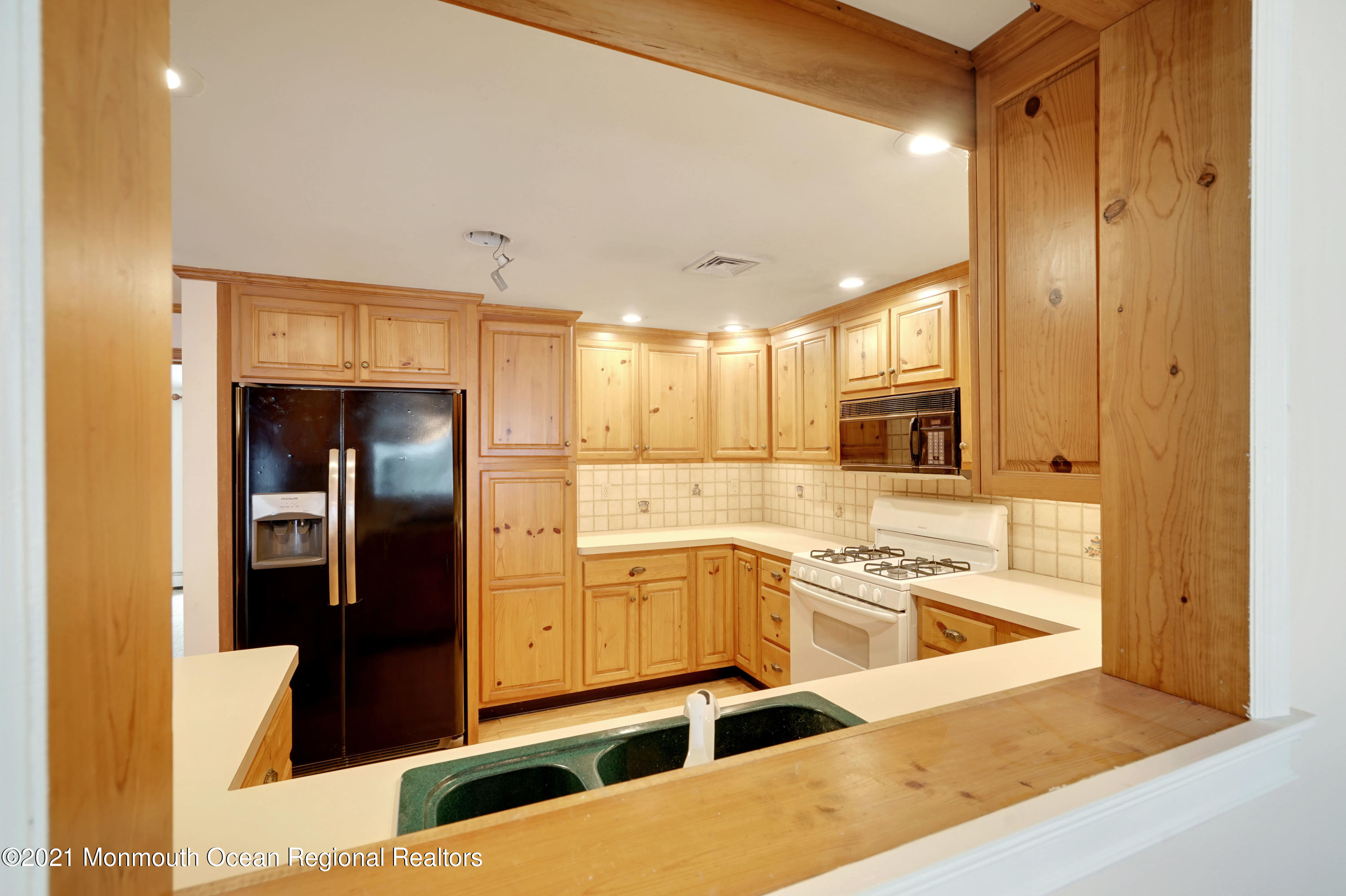 286 Privateer Road Manahawkin, NJ 08050 - Photo 11 of 51 015_dsc02440-dsc02444