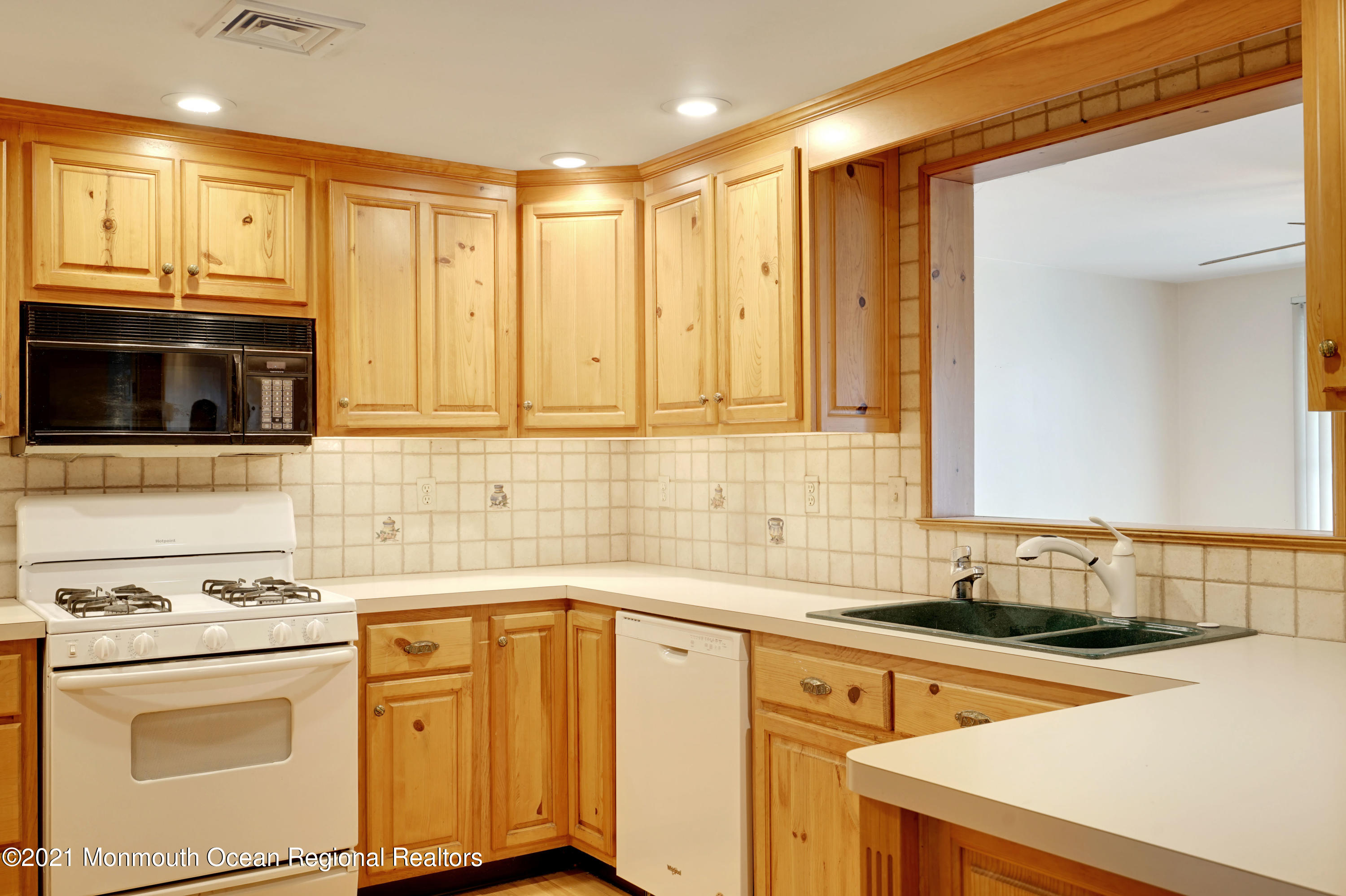 286 Privateer Road Manahawkin, NJ 08050 - Photo 14 of 51 019_dsc02470-dsc02474