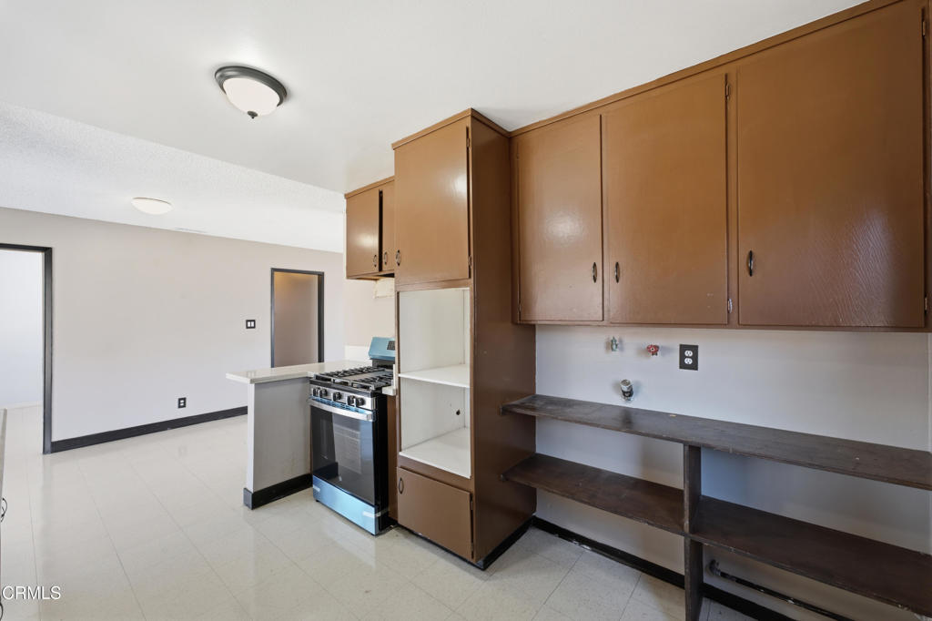 555 Del Sur Way Oxnard, CA 93033 - Photo 11 of 24