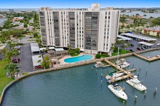 $1,900 | 10355 Paradise Boulevard, Unit 202, Treasure Island, FL 33706