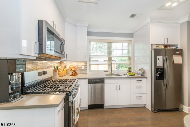 109 Springfield Avenue Summit, NJ 07901 - Photo 8 of 24