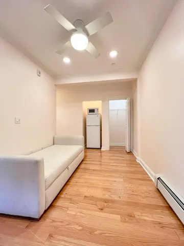 $1,800 | 219 Commonwealth Avenue, Unit 15, Chestnut Hill, MA 02467