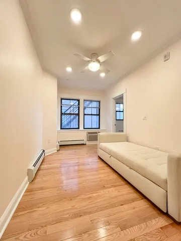 $1,800 | 219 Commonwealth Avenue, Unit 15, Chestnut Hill, MA 02467