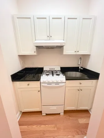$1,800 | 219 Commonwealth Avenue, Unit 15, Chestnut Hill, MA 02467