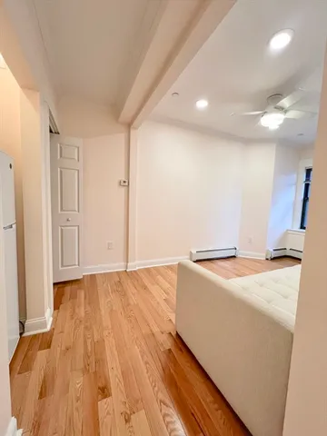 $1,800 | 219 Commonwealth Avenue, Unit 15, Chestnut Hill, MA 02467