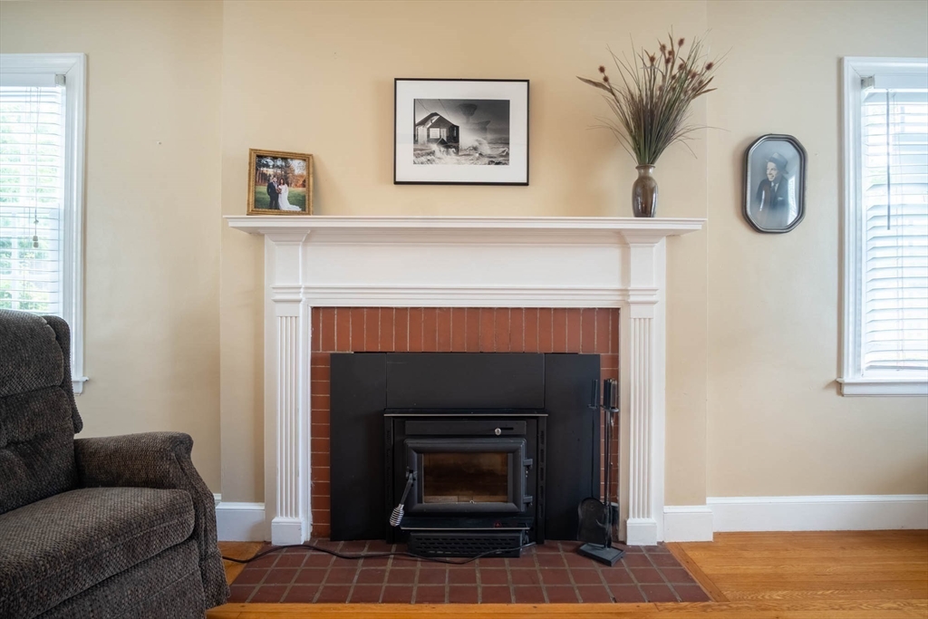43 Ellsworth Avenue Springfield, MA 01118 - Photo 9 of 35