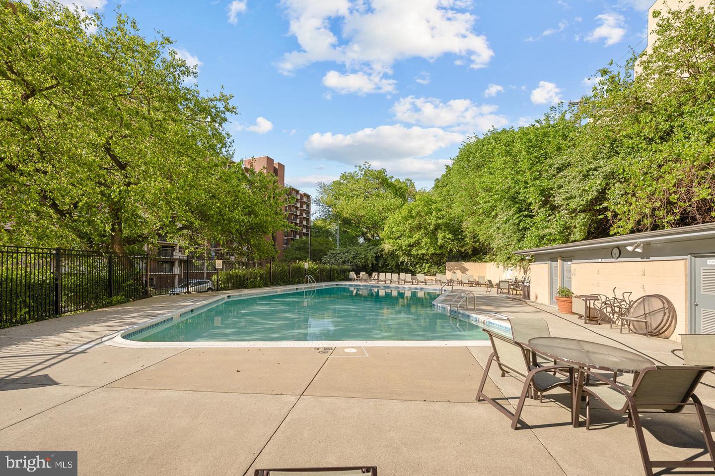1300 South Arlington Ridge Road, Unit 314 Arlington, VA 22202 - Photo 22 of 34 Outdoor Pool