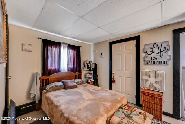 a bed room with a bed and a closet