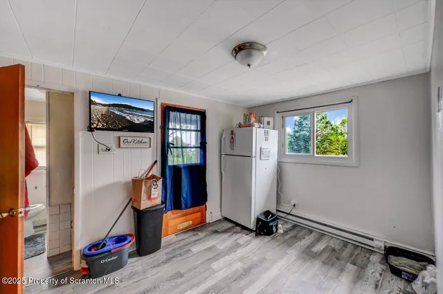 a view of an entryway with workspace