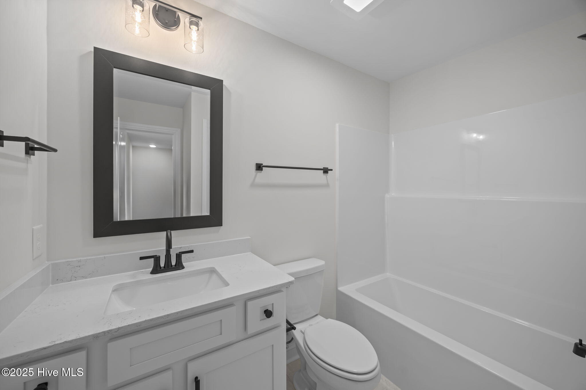 4301 Laurel Rdg Drive, Unit B Greenville, NC 27834 - Photo 19 of 39 19-web-or-mls-BLS_0054