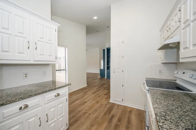 $1,800 | 5819 Hollytree Drive, Tyler, TX 75703