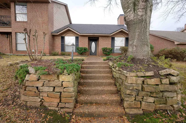 $1,800 | 5819 Hollytree Drive, Tyler, TX 75703