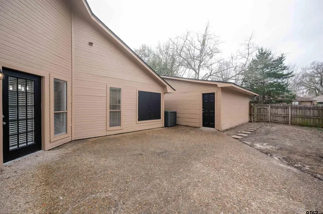 $1,800 | 5819 Hollytree Drive, Tyler, TX 75703