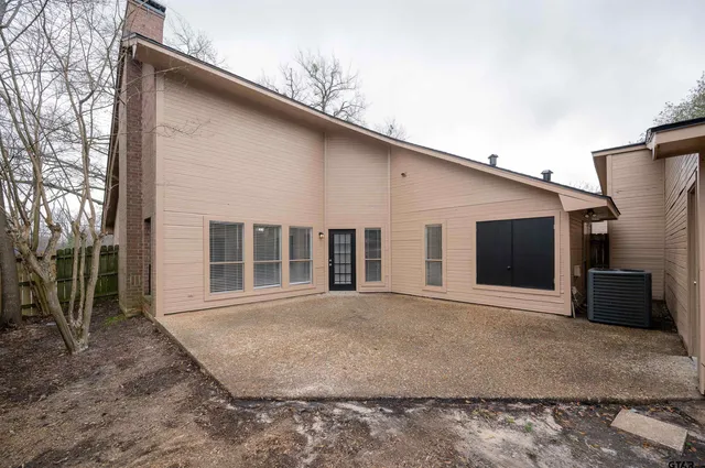 $1,800 | 5819 Hollytree Drive, Tyler, TX 75703